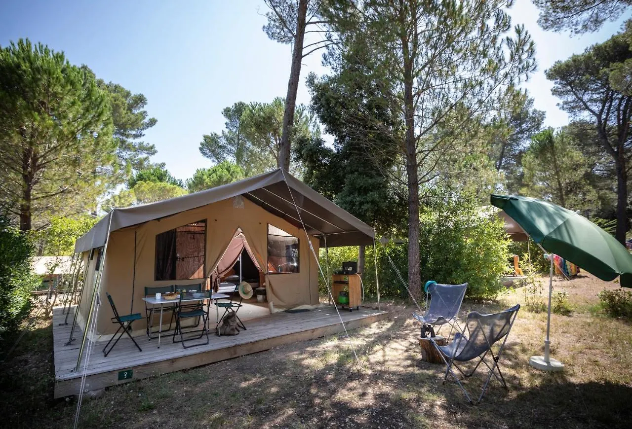 *** Campsite Huttopia Fontvieille France