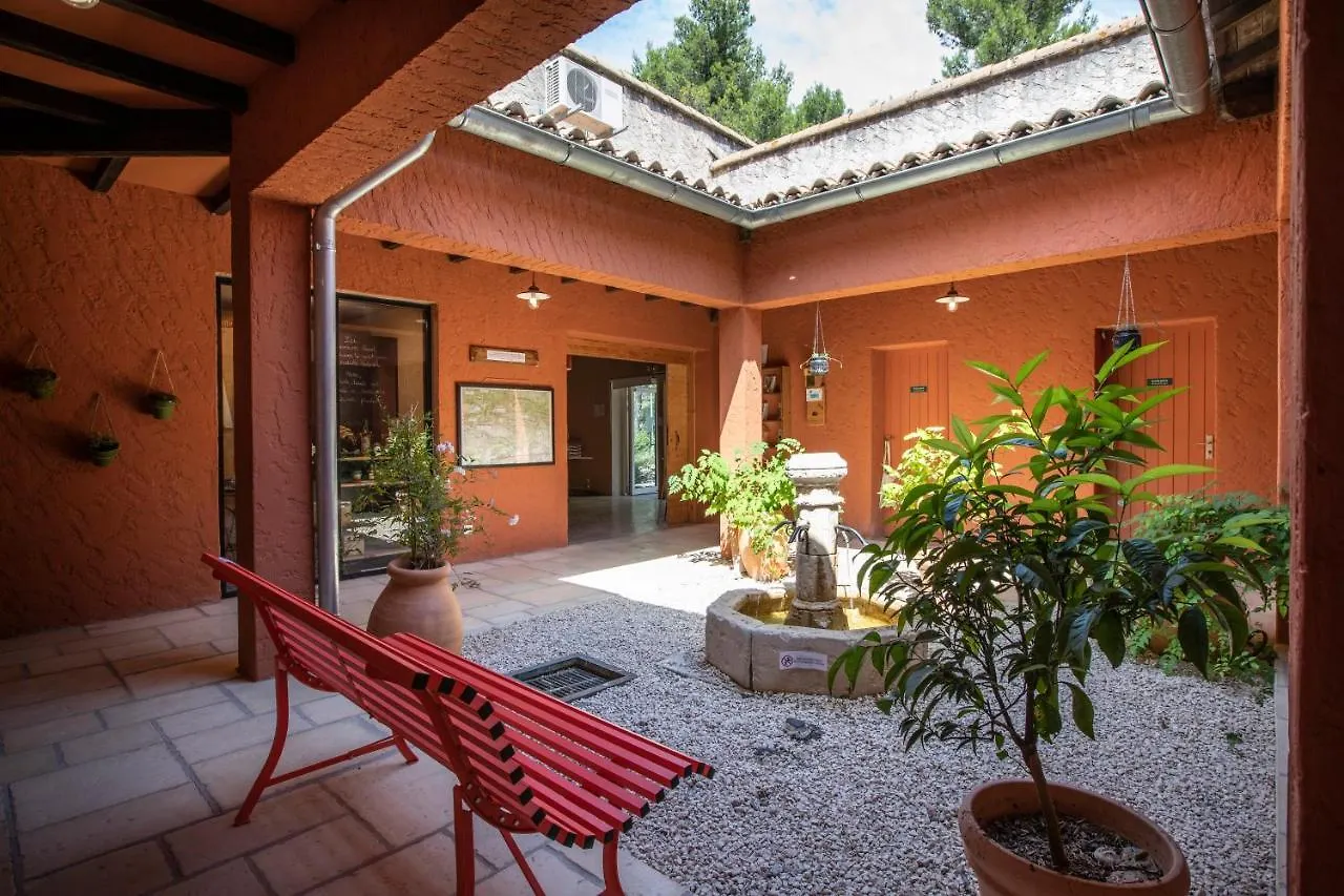Campsite Huttopia Fontvieille