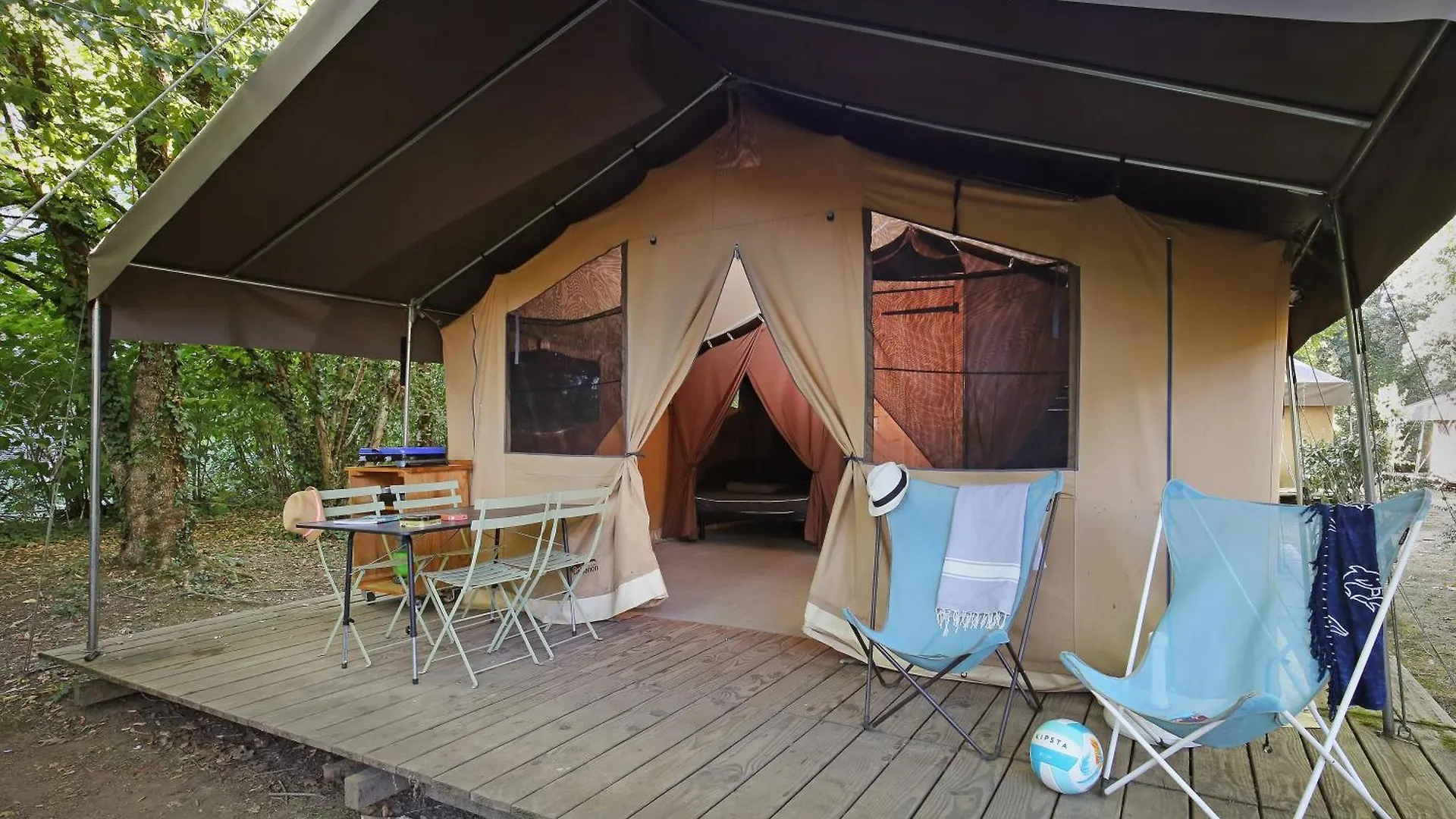 Huttopia Fontvieille Campsite