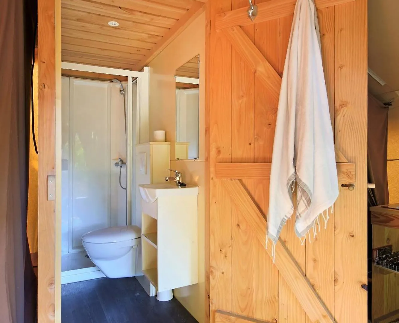 *** Campsite Huttopia Fontvieille France
