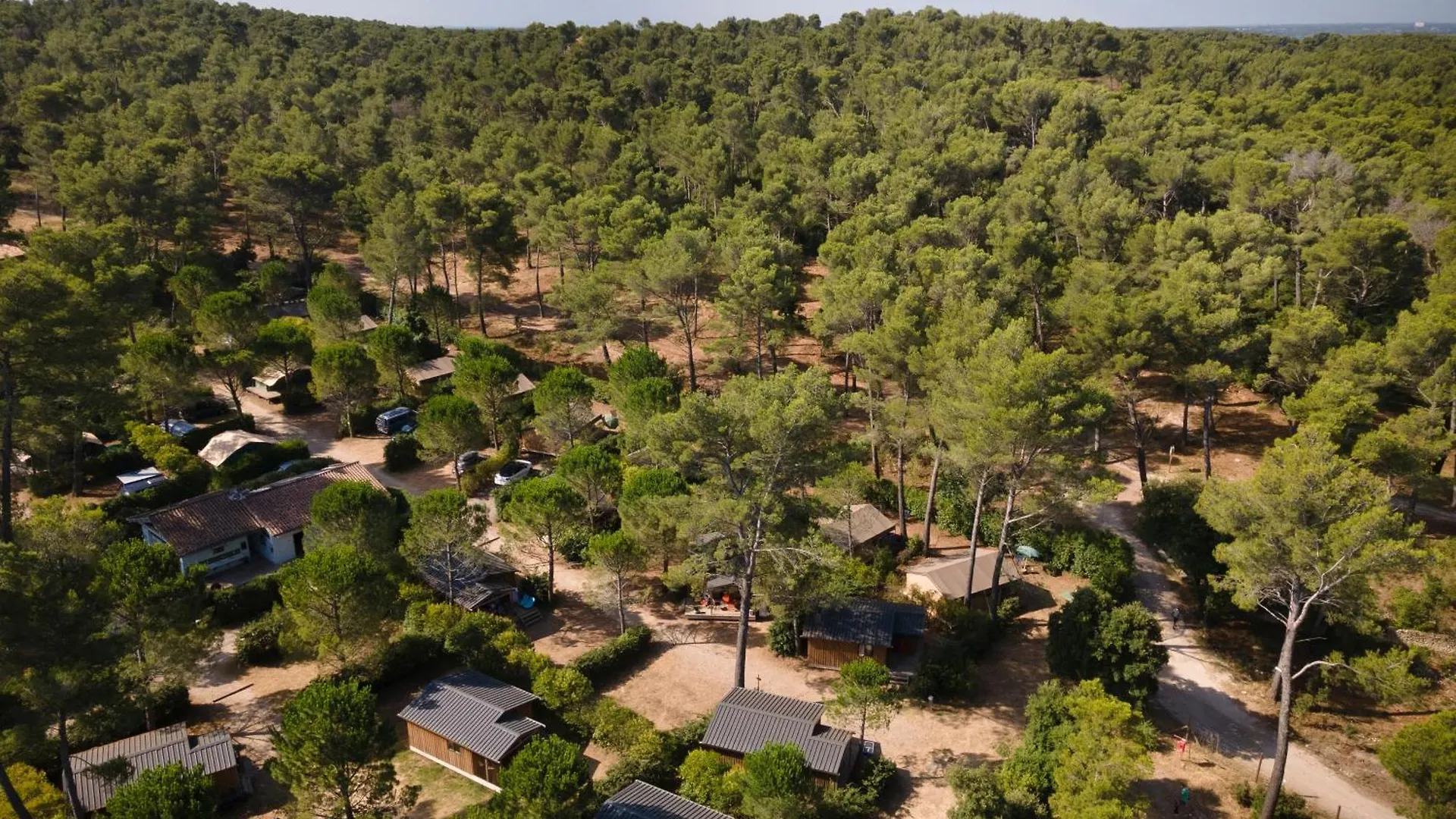 Campsite Huttopia Fontvieille